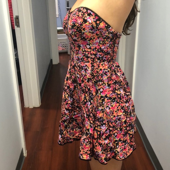 Strapless floral mini dress - Picture 3 of 8